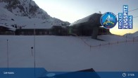 Archived image Webcam Lermoos Grubigstein Ski Resort: Grubig II Gondola 02:00