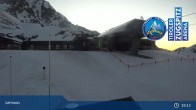 Archived image Webcam Lermoos Grubigstein Ski Resort: Grubig II Gondola 00:00