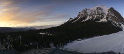 Archived image Webcam Lake Louise: The Fairmont Chateau 04:00