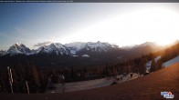 Archived image Webcam Lake Louise - Whitehorn Lodge 18:00