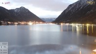 Archiv Foto Webcam Pertisau: Blick vom Hotel Post auf den Achensee 05:00