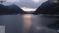 Archiv Foto Webcam Pertisau: Blick vom Hotel Post auf den Achensee 06:00