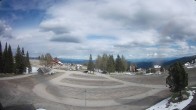 Archived image Webcam Parking lot, skiresort Hochrindl 15:00
