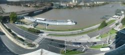 Archiv Foto Webcam Linz: Blick auf Donau und Nibelungenbrücke 13:00