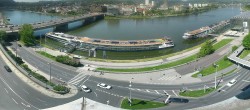 Archiv Foto Webcam Linz: Blick auf Donau und Nibelungenbrücke 13:00