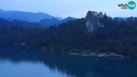 Archiv Foto Webcam Bled: Blick auf See und Burg 19:00