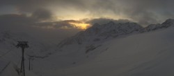 Archived image Webcam Schwarze Schneid Gondola Rettenbach Glacier 05:00