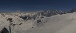 Archived image Webcam Schwarze Schneid Gondola Rettenbach Glacier 11:00
