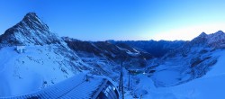 Archived image Webcam Schwarze Schneid Gondola Rettenbach Glacier 05:00