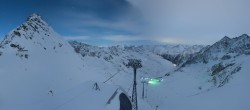 Archived image Webcam Schwarze Schneid Gondola Rettenbach Glacier 01:00