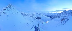 Archived image Webcam Schwarze Schneid Gondola Rettenbach Glacier 06:00