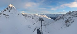 Archived image Webcam Schwarze Schneid Gondola Rettenbach Glacier 07:00