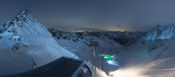 Archived image Webcam Schwarze Schneid Gondola Rettenbach Glacier 01:00