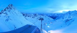 Archived image Webcam Schwarze Schneid Gondola Rettenbach Glacier 06:00