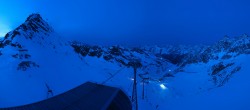 Archived image Webcam Schwarze Schneid Gondola Rettenbach Glacier 17:00