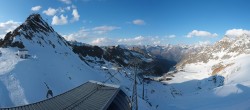Archived image Webcam Schwarze Schneid Gondola Rettenbach Glacier 17:00