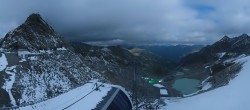 Archived image Webcam Schwarze Schneid Gondola Rettenbach Glacier 01:00