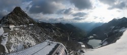 Archived image Webcam Schwarze Schneid Gondola Rettenbach Glacier 06:00