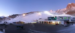 Archiv Foto Webcam Sölden: Tiefenbachgletscher Talstation und Parkplatz 05:00