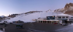 Archiv Foto Webcam Sölden: Tiefenbachgletscher Talstation und Parkplatz 06:00