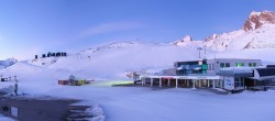 Archiv Foto Webcam Sölden: Tiefenbachgletscher Talstation und Parkplatz 05:00