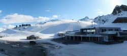 Archiv Foto Webcam Sölden: Tiefenbachgletscher Talstation und Parkplatz 17:00