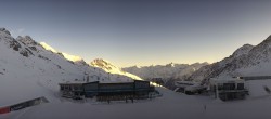 Archiv Foto Webcam Rettenbachgletscher Sölden: Weltcuptribüne und Talstation 02:00