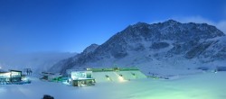 Archiv Foto Webcam Sölden Rettenbachgletscher: Weltcuptribüne und Talstation 05:00