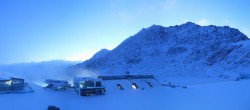 Archiv Foto Webcam Sölden Rettenbachgletscher: Weltcuptribüne und Talstation 06:00