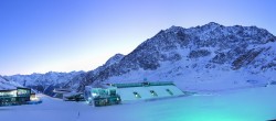 Archiv Foto Webcam Sölden Rettenbachgletscher: Weltcuptribüne und Talstation 06:00