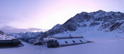 Archiv Foto Webcam Sölden Rettenbachgletscher: Weltcuptribüne und Talstation 06:00