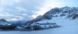 Archiv Foto Webcam Sölden Rettenbachgletscher: Weltcuptribüne und Talstation 06:00