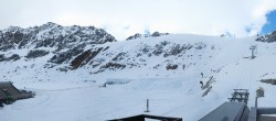 Archiv Foto Webcam Sölden Rettenbachgletscher: Weltcuptribüne und Talstation 04:00