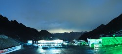 Archiv Foto Webcam Sölden Rettenbachgletscher: Weltcuptribüne und Talstation 23:00