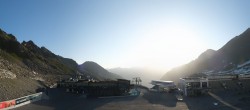 Archiv Foto Webcam Sölden Rettenbachgletscher: Weltcuptribüne und Talstation 05:00
