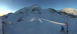 Archived image Webcam Saas-Fee: Mountain Restaurant Mittelallalin 02:00