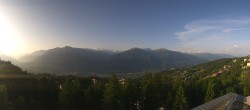 Archiv Foto Webcam Crans Montana: Panoramablick Höhenklinik 06:00