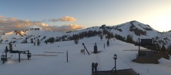 Archiv Foto Webcam Palisades Tahoe: Skigebiet 19:00