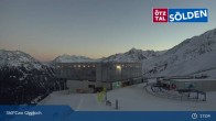 Archiv Foto Webcam Sölden: Bergstation Giggijochbahn 02:00