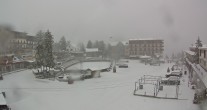 Archiv Foto Webcam Place d&#39;Auron 13:00