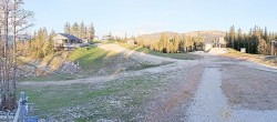 Archiv Foto Webcam Les Tuffes - Blick auf Pisten 19:00