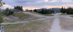 Archiv Foto Webcam Les Tuffes - Blick auf Pisten 05:00