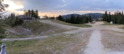 Archiv Foto Webcam Les Tuffes - Blick auf Pisten 06:00