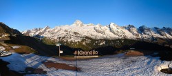 Archived image Webcam Grand Bornand Ski Resort: Top Station Maroly 19:00
