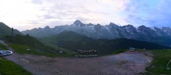 Archived image Webcam Grand Bornand Ski Resort: Top Station Maroly 05:00