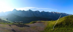 Archived image Webcam Grand Bornand Ski Resort: Top Station Maroly 07:00