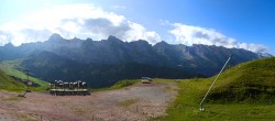Archived image Webcam Grand Bornand Ski Resort: Top Station Maroly 09:00