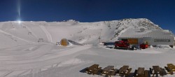 Archived image Webcam Les Deux Alpes (top station chairlift Glacier) 05:00