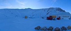 Archived image Webcam Les Deux Alpes (top station chairlift Glacier) 07:00