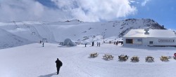 Archived image Webcam Les Deux Alpes (top station chairlift Glacier) 11:00